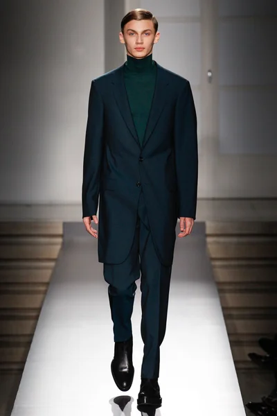 Look 8